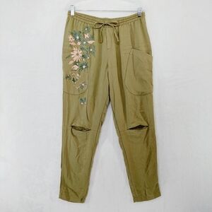 Oslo Drawstring Elastic Waist Green Floral Embroidery Cut Out Knee Pants P2334